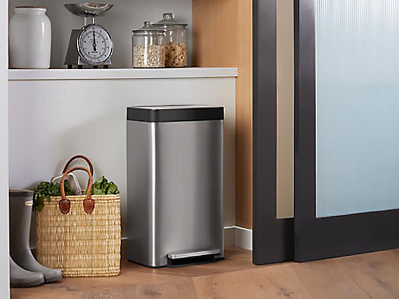 Top 15 Best Kitchen Trash Can To Buy With Reviews 2020