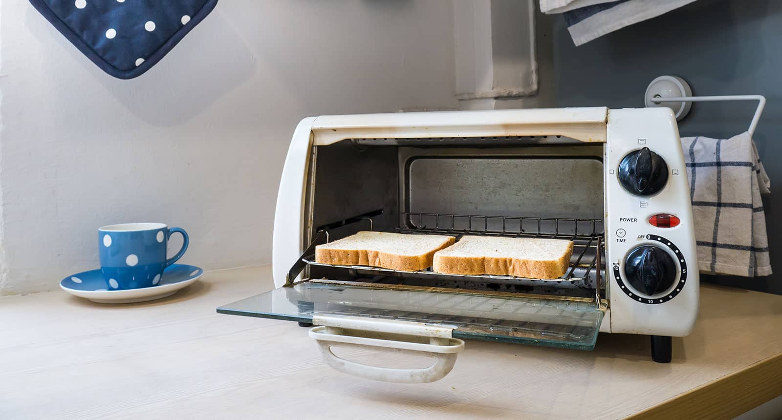 How To Clean Your Toaster Oven? The Essential Guide In 2021