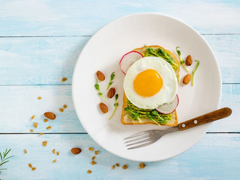 How Long Cooked Eggs Can Sit Out